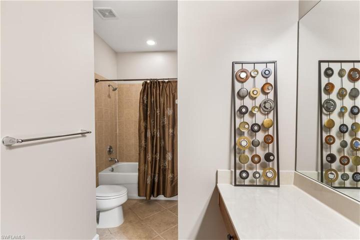 Guest bath photo #2