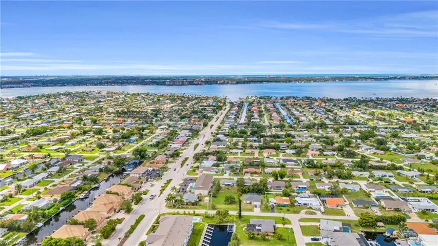5 min. from Marina and Beach of Cape Coral
