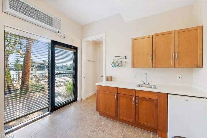 10620 Gulf Shore Dr 602, Naples, Florida 34108