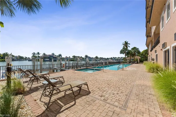 10620 Gulf Shore Dr 602, Naples, Florida 34108