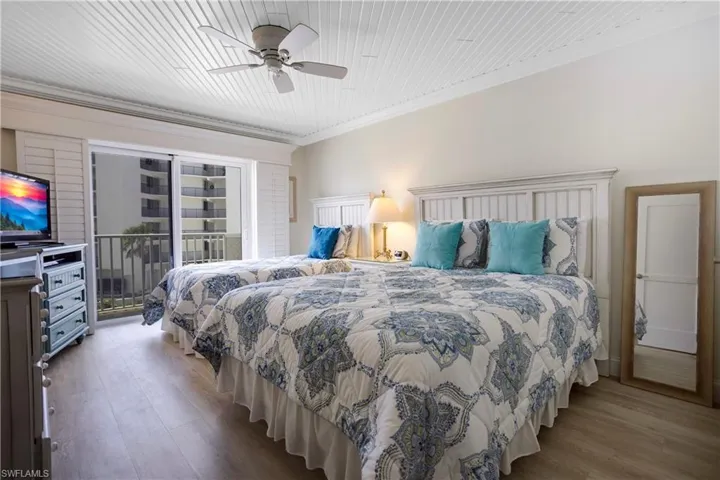Guest bedroom with 2 beds.