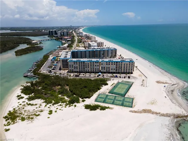 Brand new tennis and pickle ball courts-on the Gulf!!!