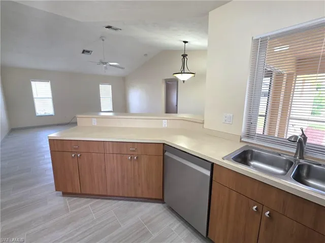4614 Sw 9th Pl, Cape Coral, Florida 33914