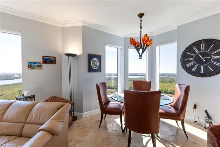 Kitchen Dining Area