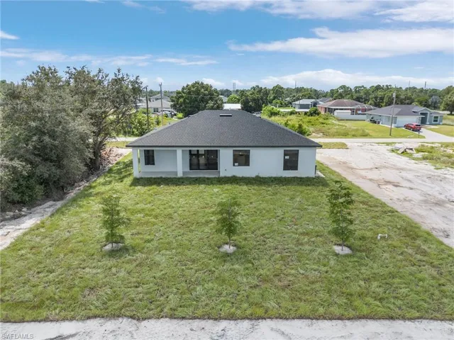 View of front of house featuring a front yard