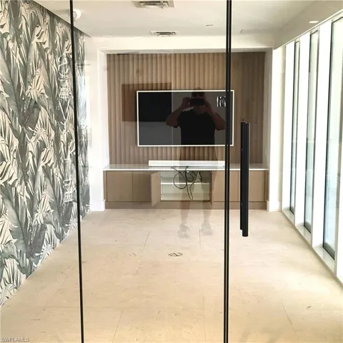 Meeting Room in Lobby