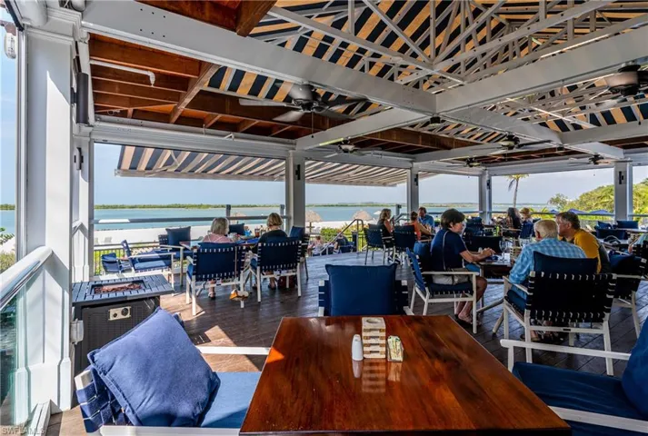 Outdoor Dining at the Sand Bar