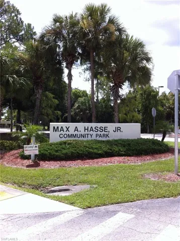 18th St Ne, Naples, Florida 34120