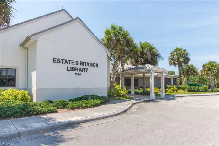 18th St Ne, Naples, Florida 34120