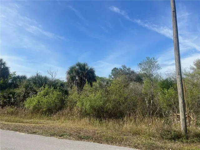18th St Ne, Naples, Florida 34120