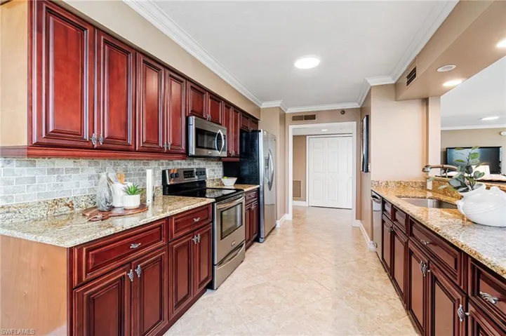 6000  Pelican Bay  BLVD, Naples, FL 34108