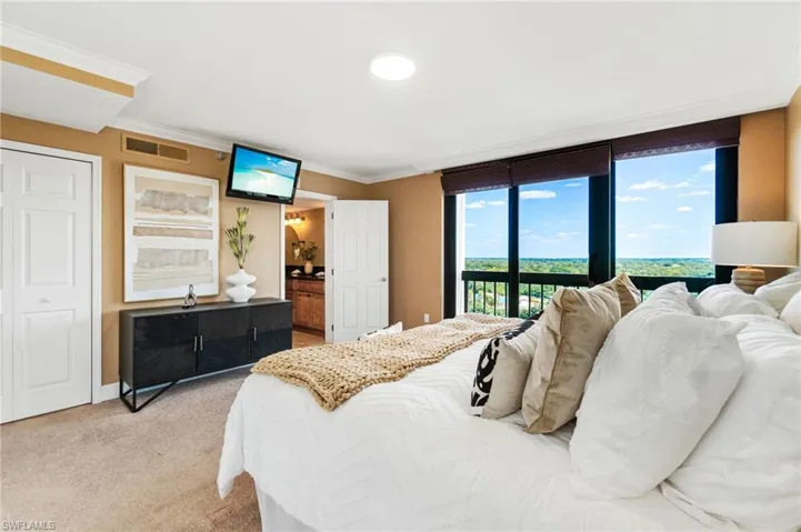 6000  Pelican Bay  BLVD, Naples, FL 34108