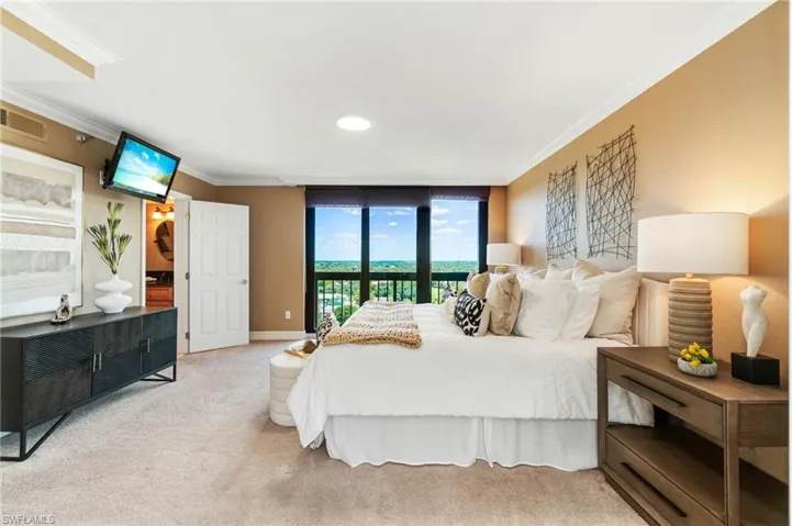 6000  Pelican Bay  BLVD, Naples, FL 34108