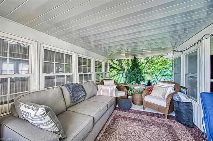 Sunroom / solarium with outdoor lounge area