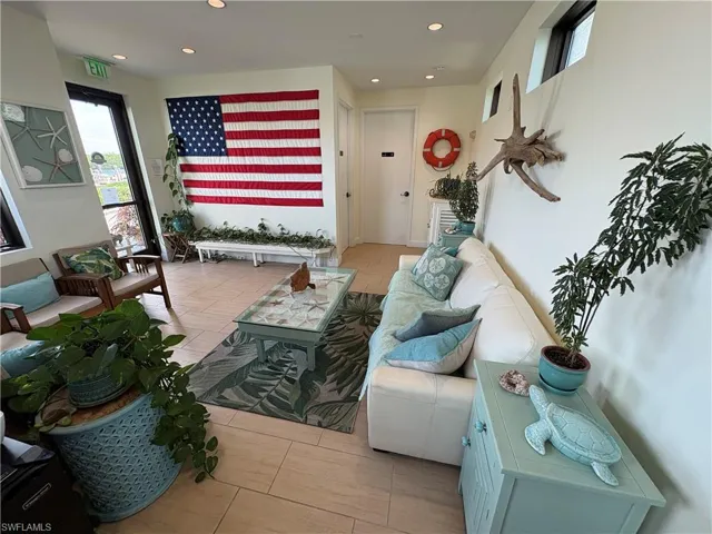 1345  5th S AVE, Naples, FL 34102