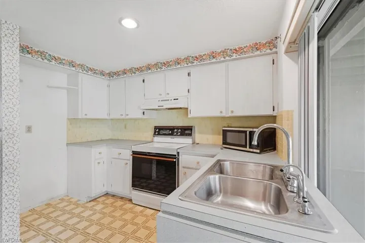 332 Rockledge Rd, Fort Myers Fl 33905