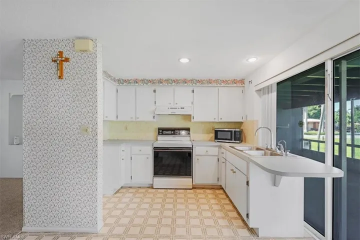 kitchen eating area