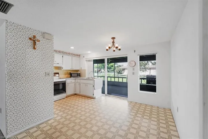 kitchen  eating area