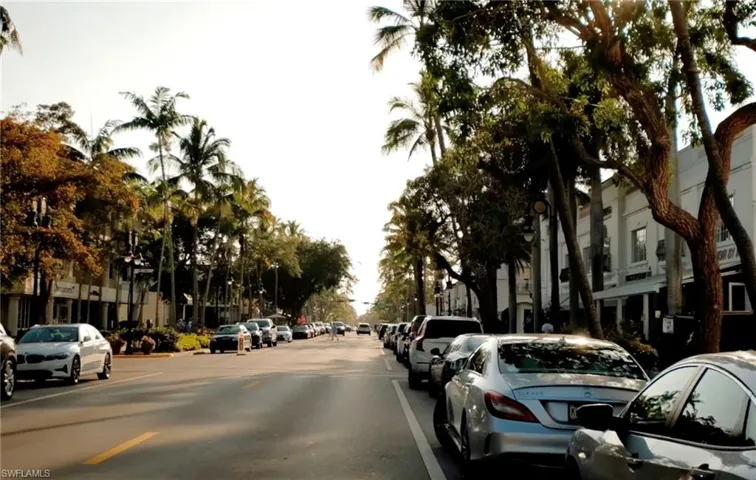 Walk/Bike to 3rd St S - Downtown Naples