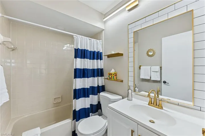 Full bath with shower / bath combo and vanity