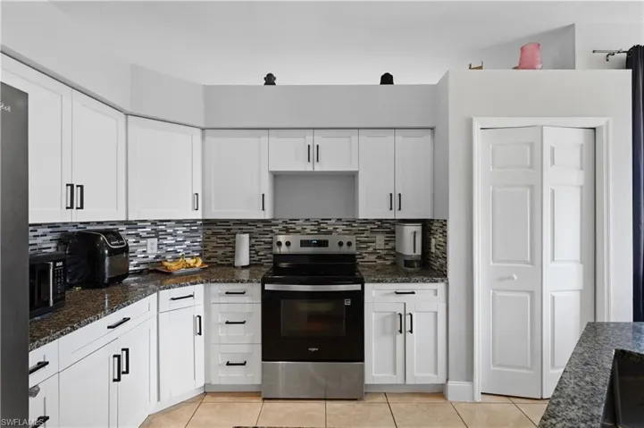 2930 35th Ave Ne, Naples, Florida 34120
