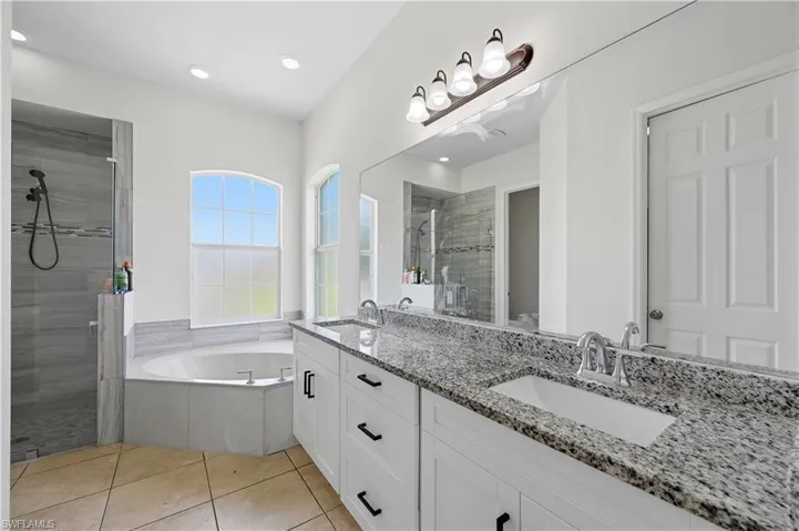2930 35th Ave Ne, Naples, Florida 34120