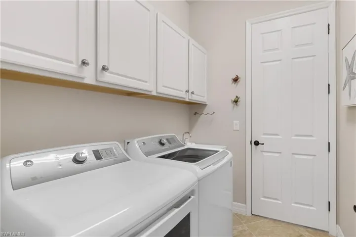 28657 Newtown Ct, Bonita Springs, Florida 34135
