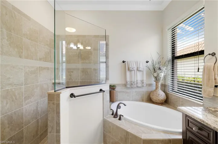 28657 Newtown Ct, Bonita Springs, Florida 34135