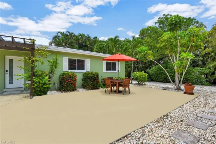 1155  6th S ST, Naples, FL 34102
