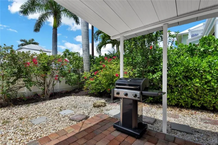 1155  6th S ST, Naples, FL 34102