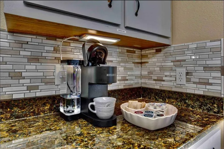 Kitchen view of tasteful backsplash