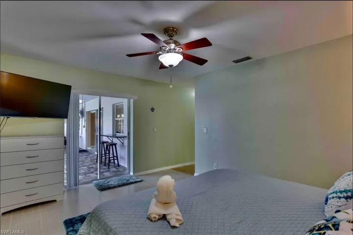 Bedroom with ceiling fan