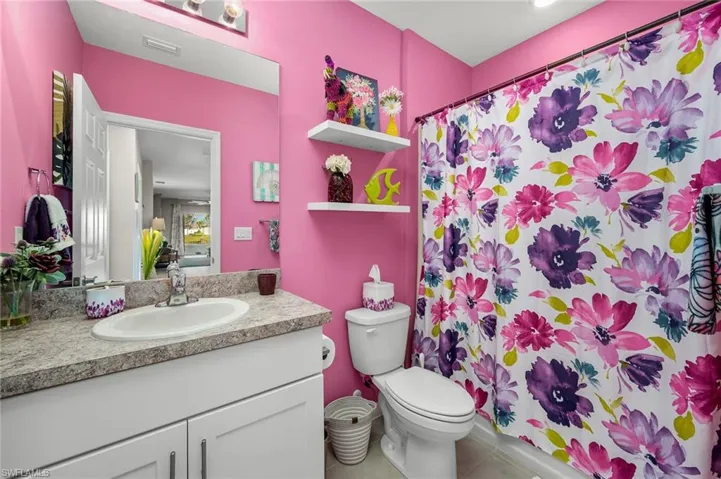 Guest Bathroom with shower/tub combo
