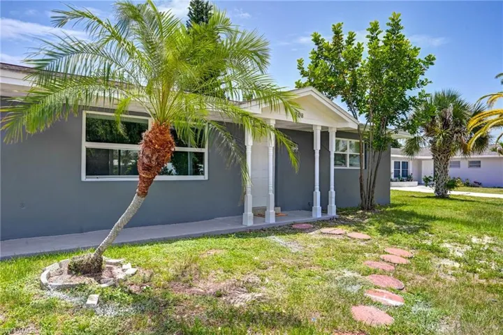 208 Norwich Ave, Lehigh Acres, Florida 33936