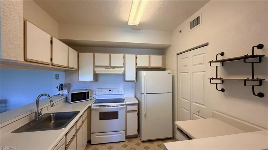 6490 Aragon Way 205, Fort Myers, Florida 33966