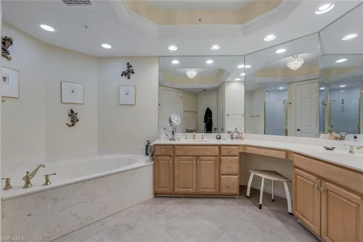 Primary suite bath