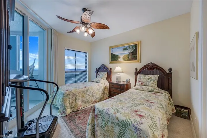 Guest room with ensuite bath