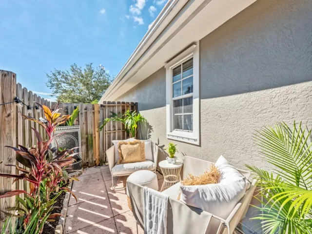 601 97th Ave N, Naples, Florida 34108