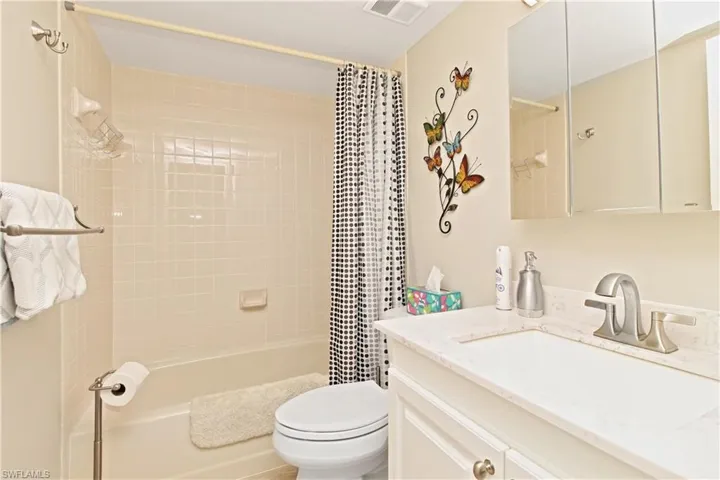 Guest bath with tub and shower