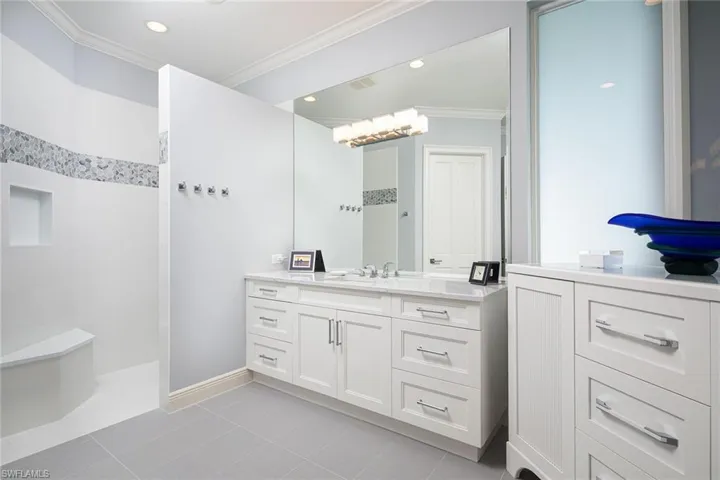 948  Barcarmil  WAY, Naples, FL 34110