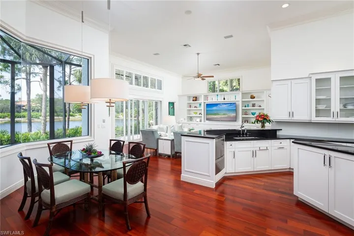 948  Barcarmil  WAY, Naples, FL 34110