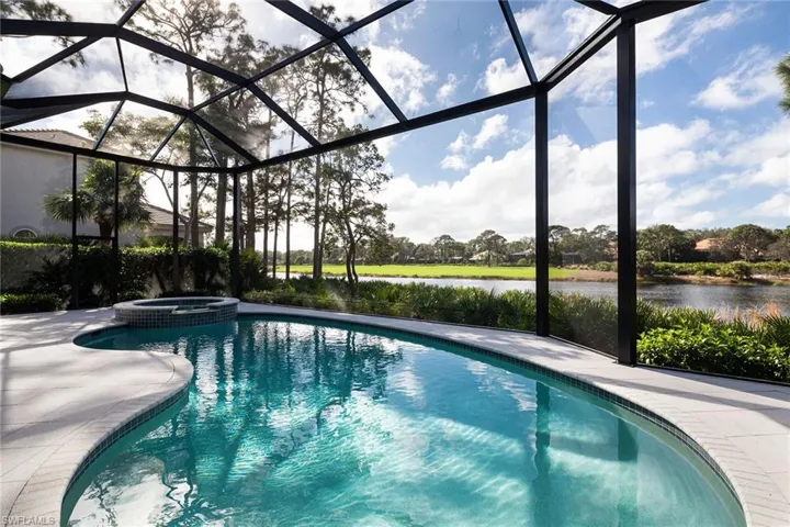 948  Barcarmil  WAY, Naples, FL 34110