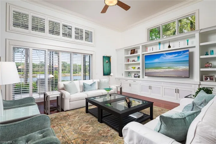 948  Barcarmil  WAY, Naples, FL 34110