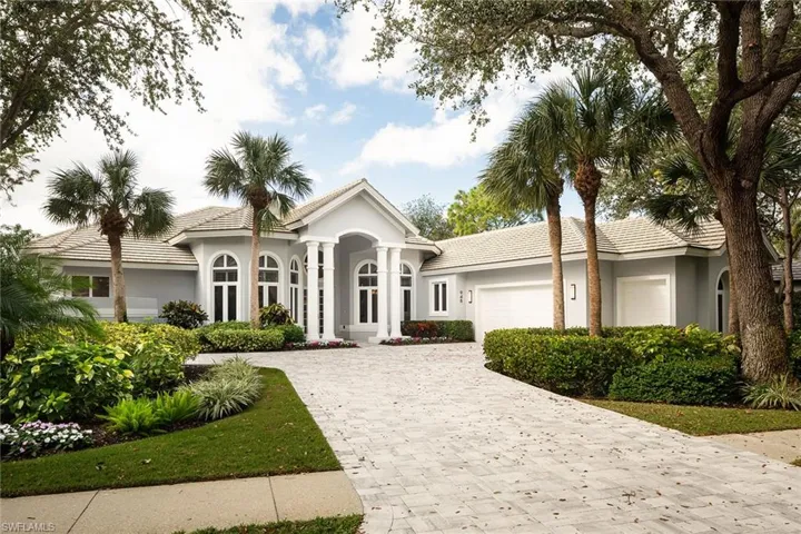 948  Barcarmil  WAY, Naples, FL 34110