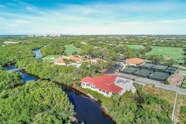 948  Barcarmil  WAY, Naples, FL 34110