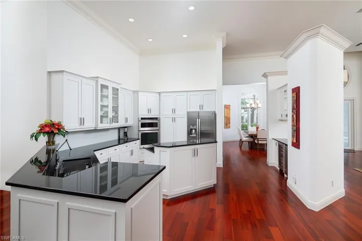 948  Barcarmil  WAY, Naples, FL 34110