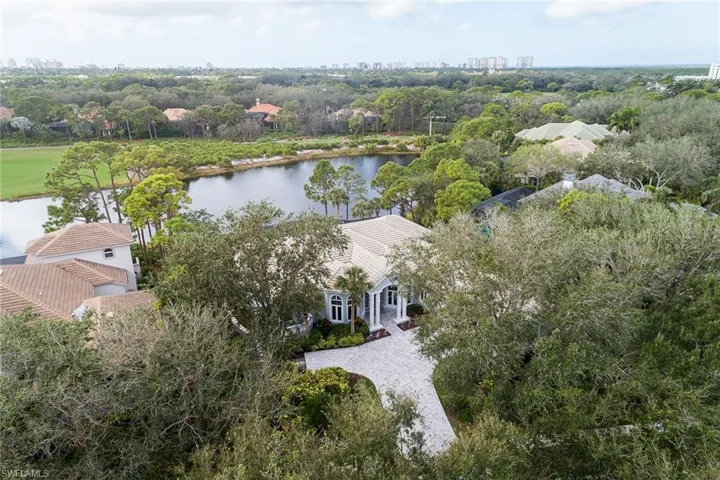 948  Barcarmil  WAY, Naples, FL 34110