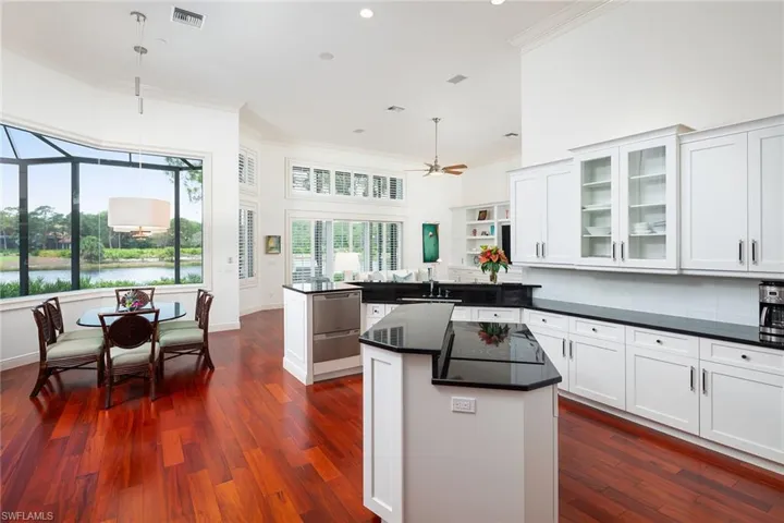 948  Barcarmil  WAY, Naples, FL 34110