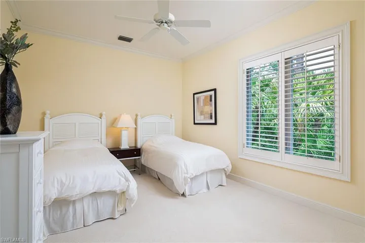948  Barcarmil  WAY, Naples, FL 34110