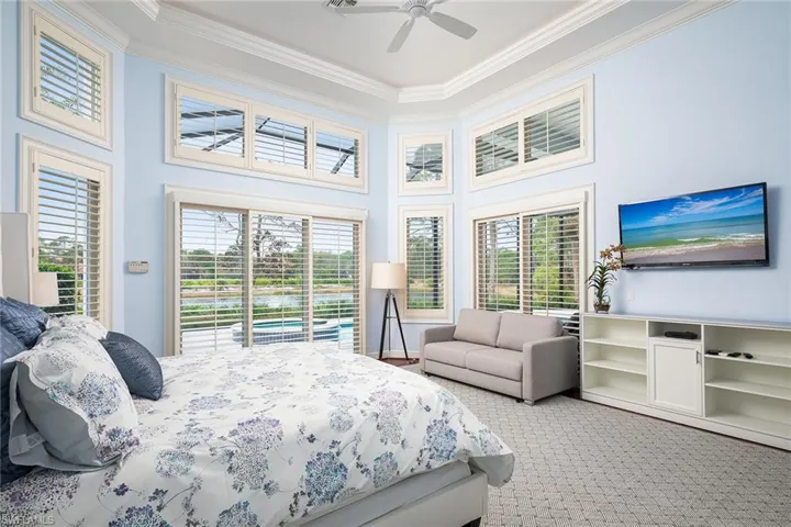 948  Barcarmil  WAY, Naples, FL 34110